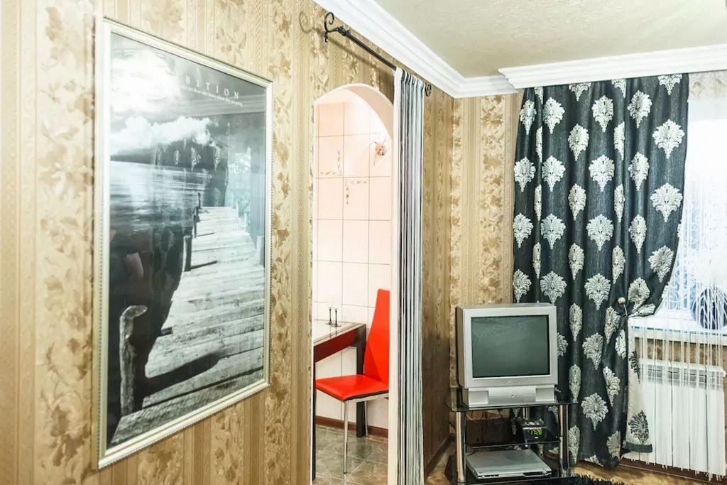 Apartment on Nezalezhnoy Ukrаiny near Intourist Hotel Zaporizhia Buitenkant foto