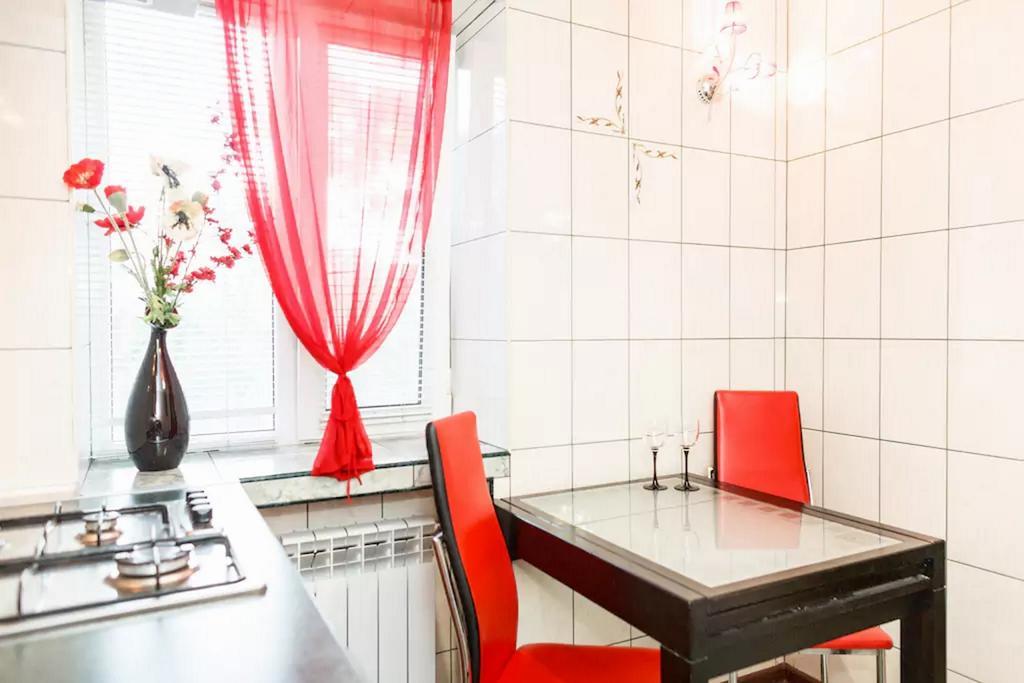 Apartment on Nezalezhnoy Ukrаiny near Intourist Hotel Zaporizhia Buitenkant foto